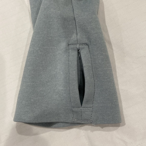 Athleta hooded long sleeve lightweight shirt  size: M   Color: gray and white - Picture 4 of 5